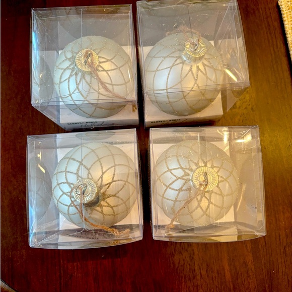 Barnes and Noble - Picture 3 of 4